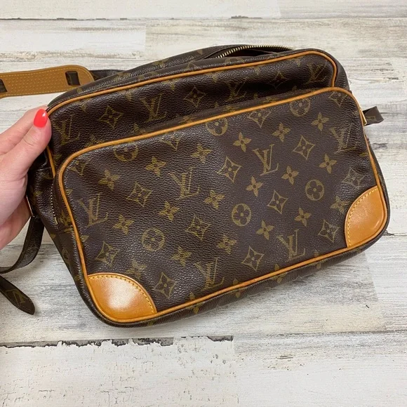 EUC Authentic 🔥 Louis Vuitton Nile crossbody - Picture 3 of 16